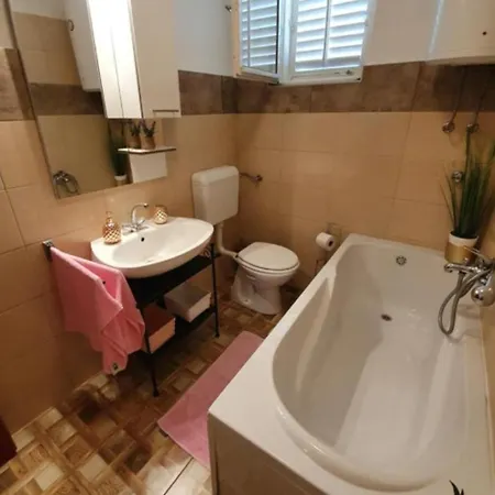 Anna Apartment
